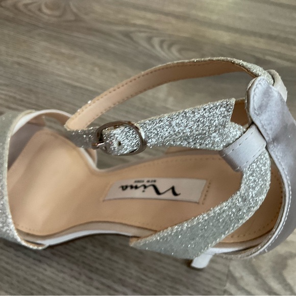 Dressy Nina New York Silver Heels 8 - Picture 7 of 8